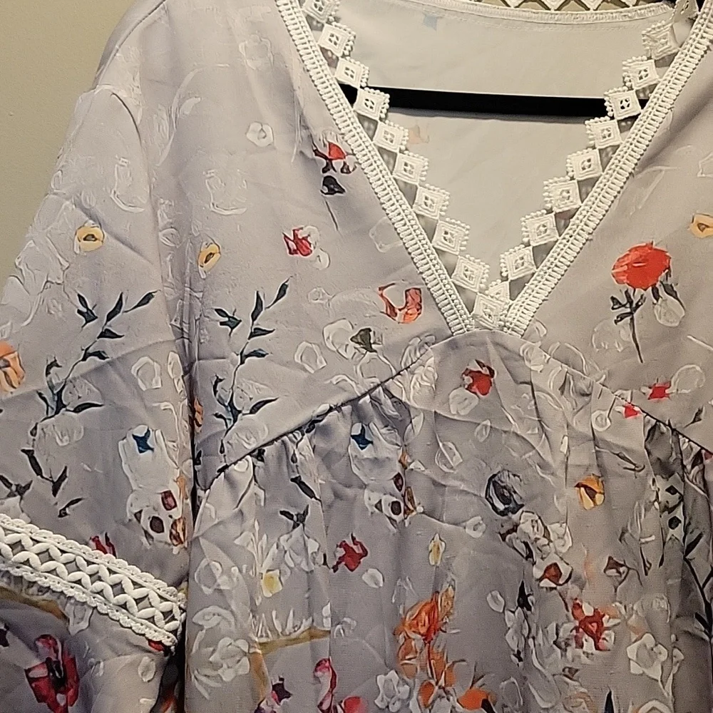 3/$15 CLOSET CLEAR OUT. Beautiful Gray Sz XL Floral Lace-Trimmed Dress - Picture 2 of 6